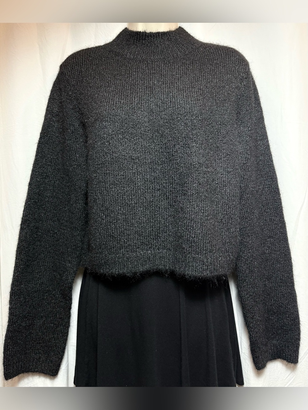 SWEEWE Cropped Mock-Neck Sweater
